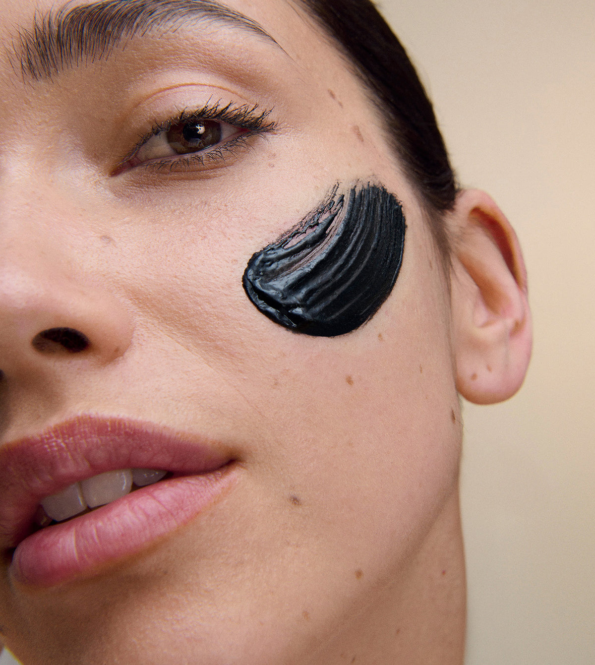Unclogging Charcoal Mask